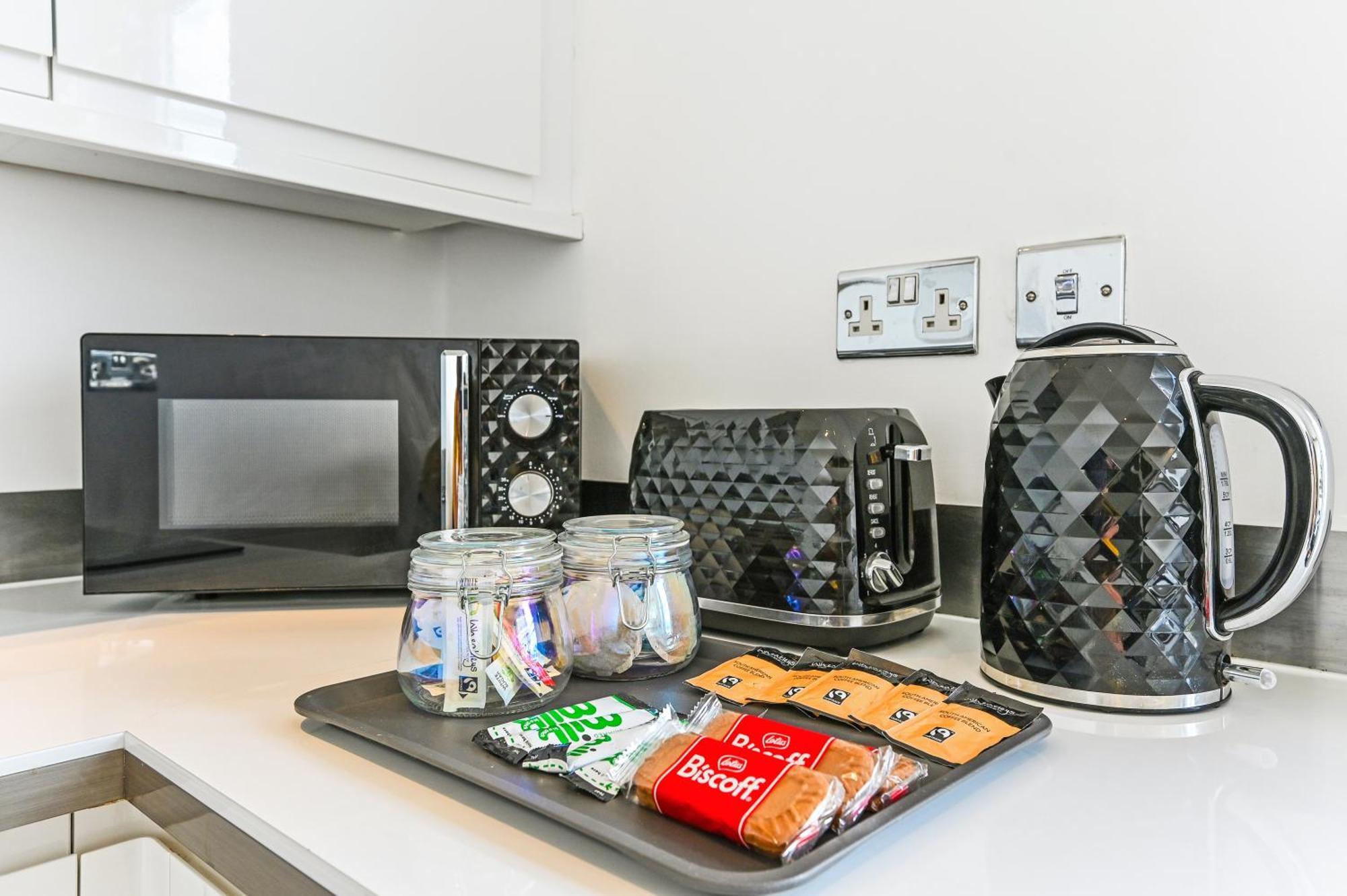 Family 1 Bed Apt Near Cardiff City Centre, Free Parking, Quiet, Secure Neighbourhood エクステリア 写真