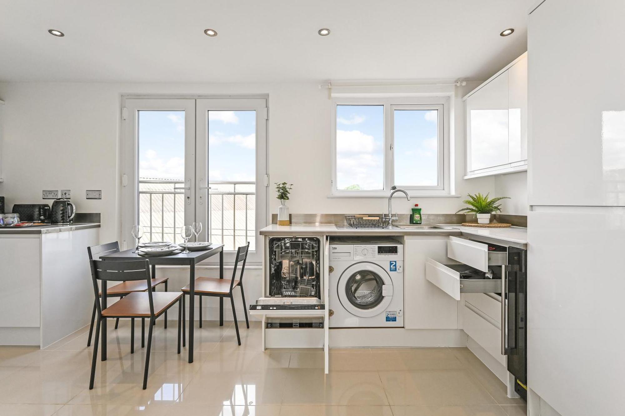 Family 1 Bed Apt Near Cardiff City Centre, Free Parking, Quiet, Secure Neighbourhood エクステリア 写真
