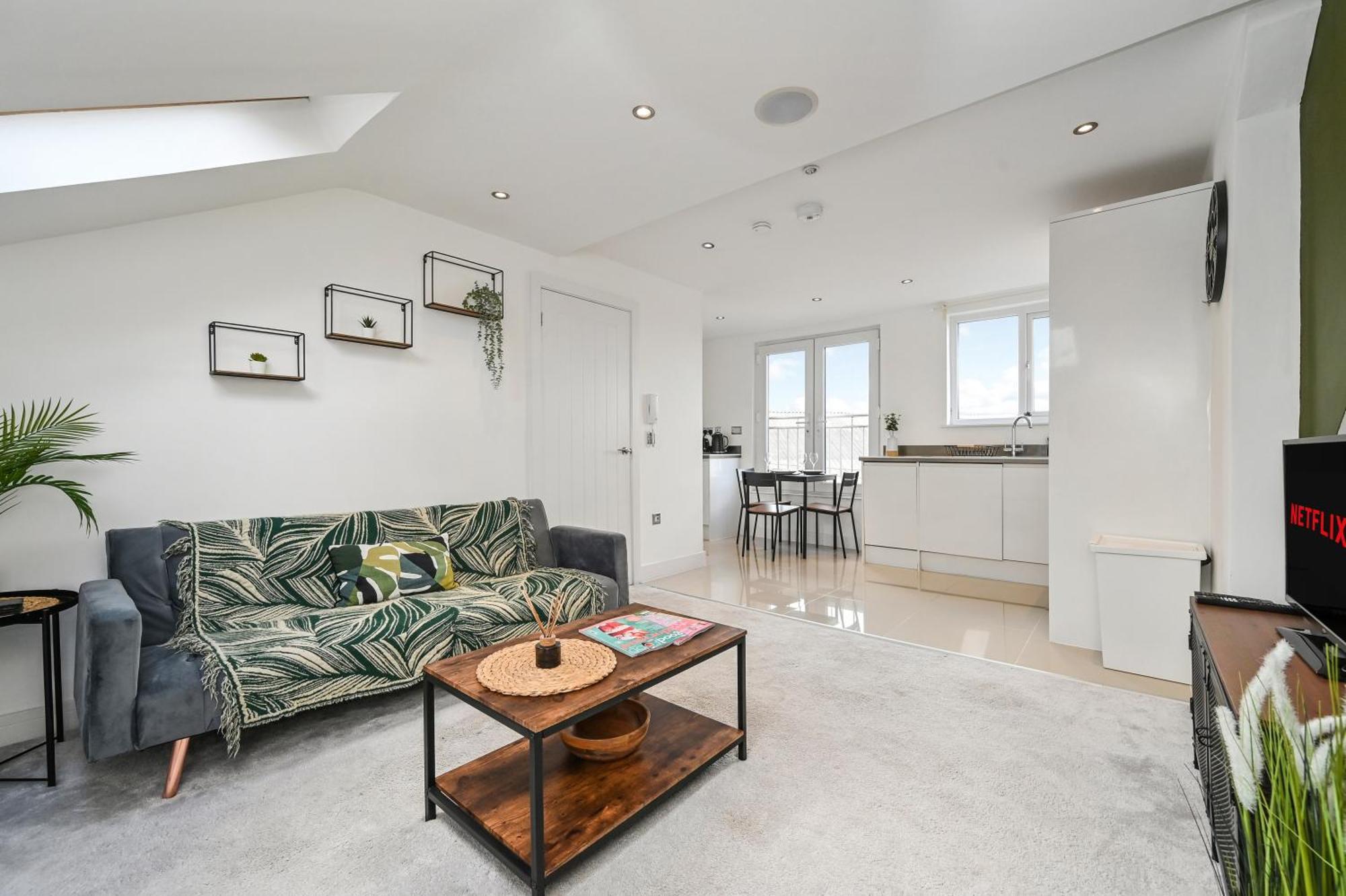 Family 1 Bed Apt Near Cardiff City Centre, Free Parking, Quiet, Secure Neighbourhood エクステリア 写真