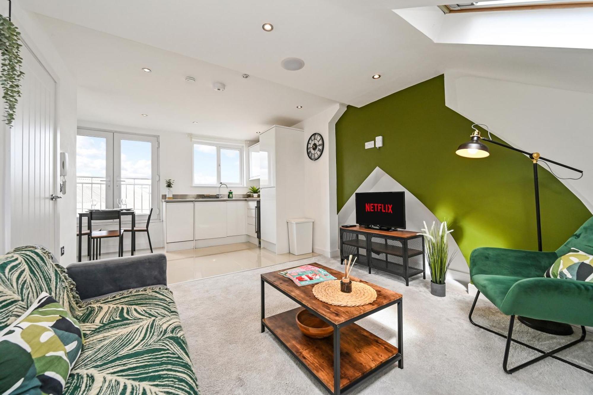 Family 1 Bed Apt Near Cardiff City Centre, Free Parking, Quiet, Secure Neighbourhood エクステリア 写真