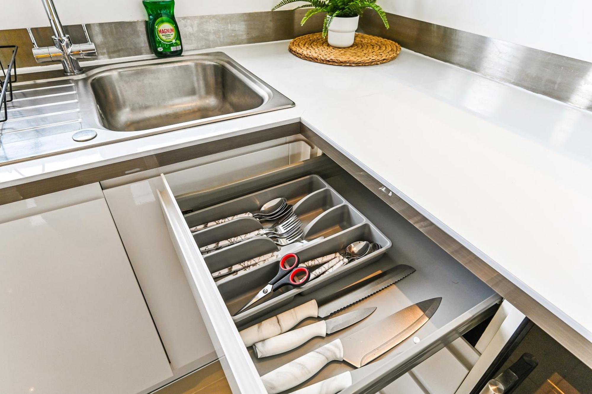 Family 1 Bed Apt Near Cardiff City Centre, Free Parking, Quiet, Secure Neighbourhood エクステリア 写真