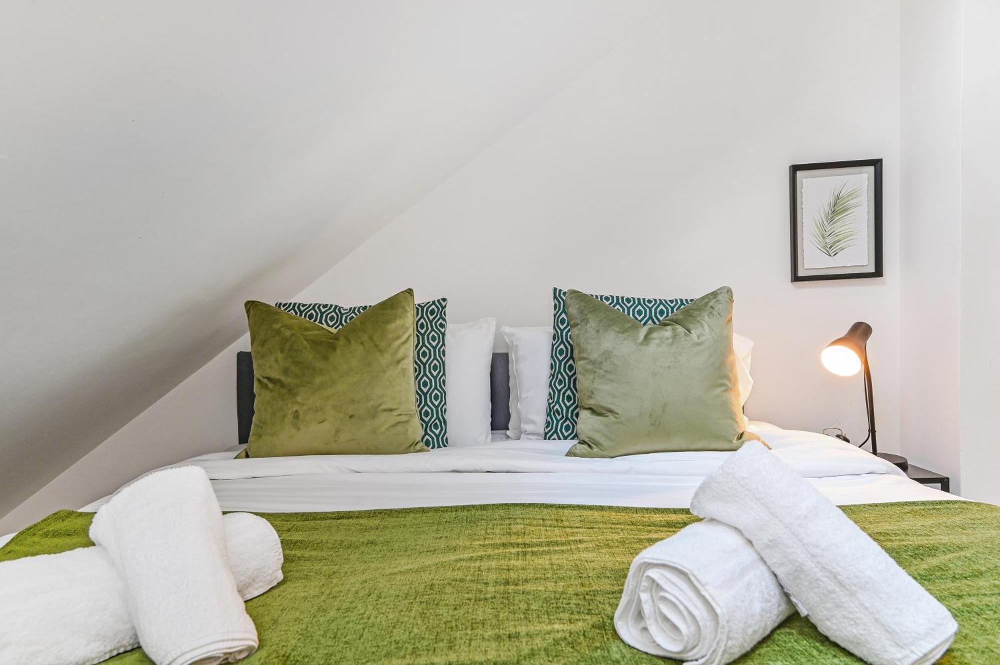 Family 1 Bed Apt Near Cardiff City Centre, Free Parking, Quiet, Secure Neighbourhood エクステリア 写真