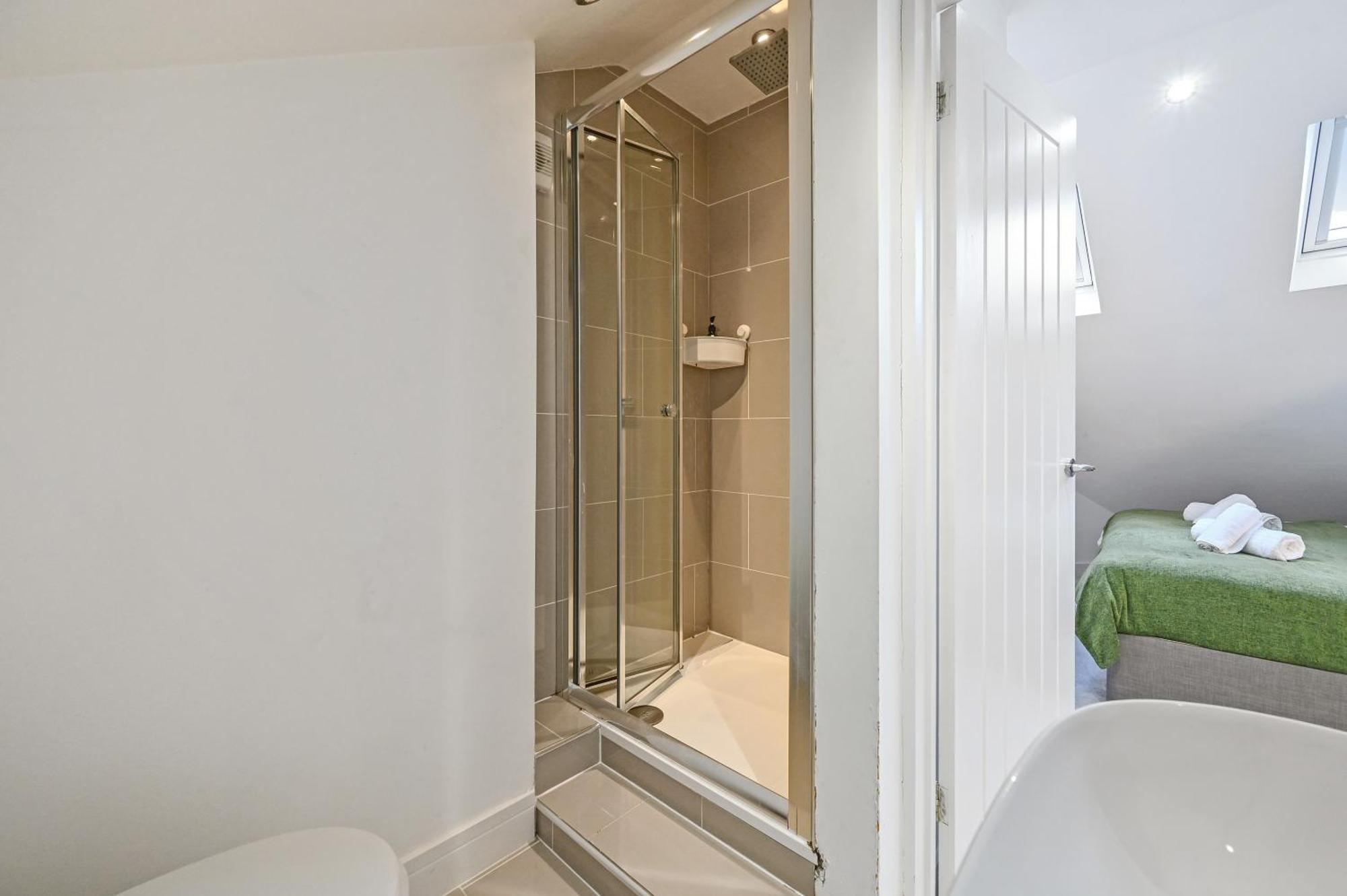 Family 1 Bed Apt Near Cardiff City Centre, Free Parking, Quiet, Secure Neighbourhood エクステリア 写真