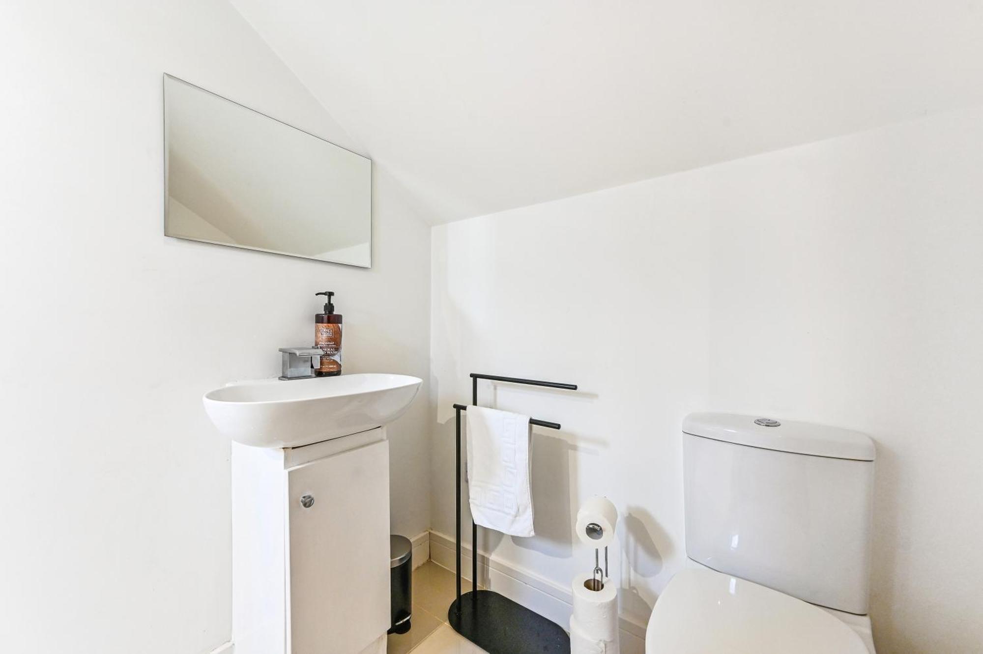 Family 1 Bed Apt Near Cardiff City Centre, Free Parking, Quiet, Secure Neighbourhood エクステリア 写真