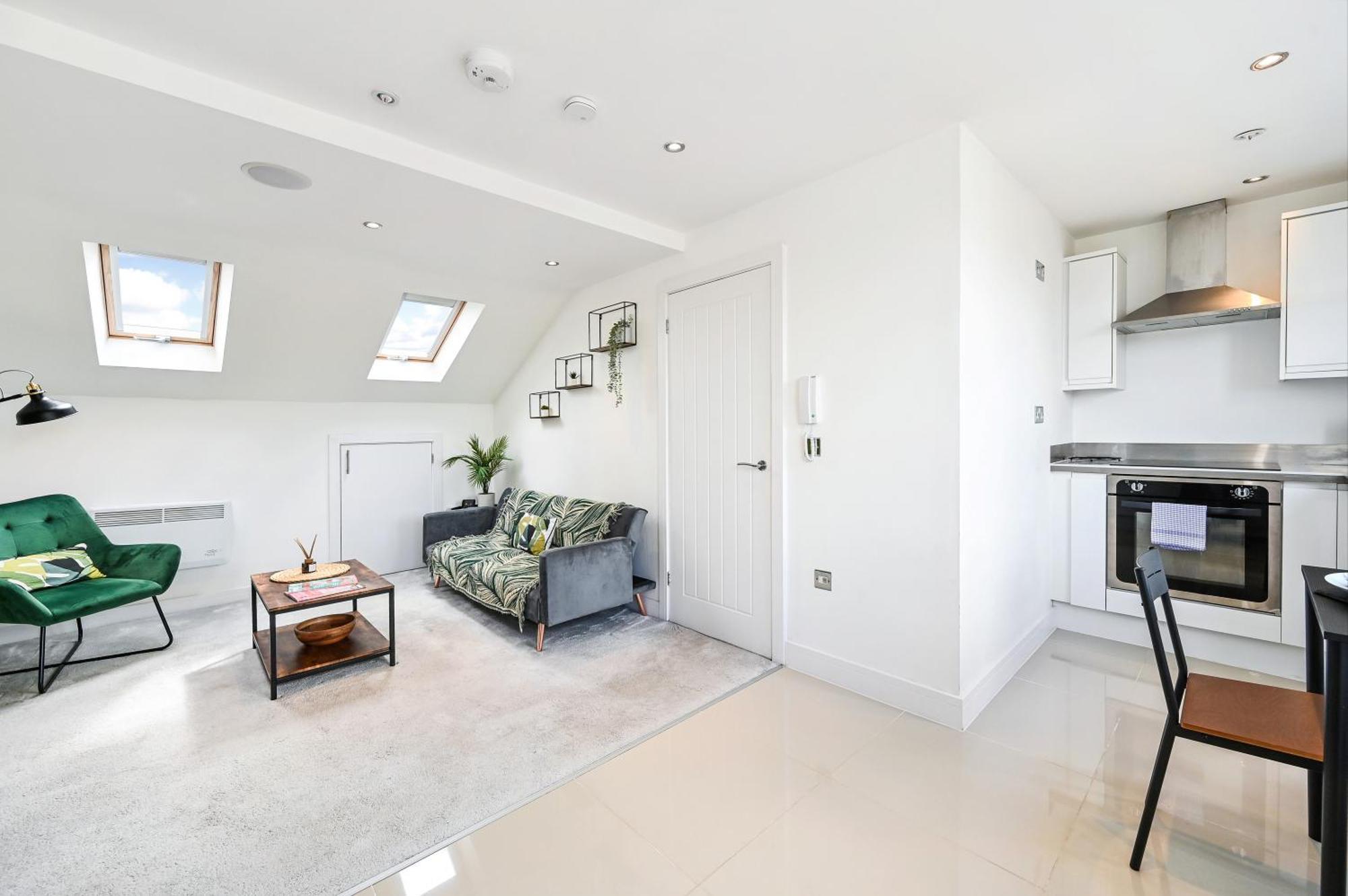 Family 1 Bed Apt Near Cardiff City Centre, Free Parking, Quiet, Secure Neighbourhood エクステリア 写真